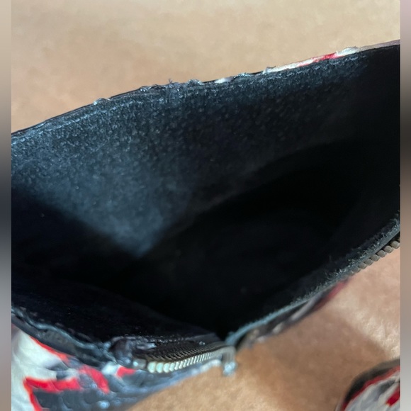 Made in NYC! Unquestionably Unique booties. Ladies 10-11. Suede lined.Price-firm - Picture 7 of 12